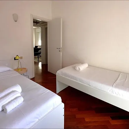 Carate 16 With Balcony & Lake View